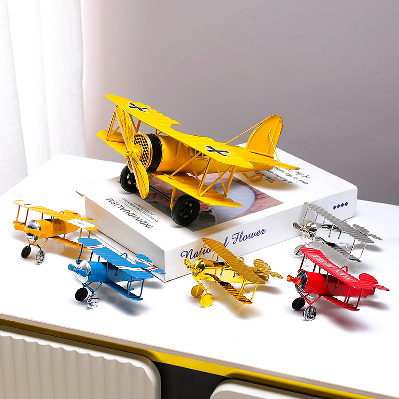 Vintage Metal Airplane Model R - огляд і ціна Vintage Collectible Christmas Ornaments