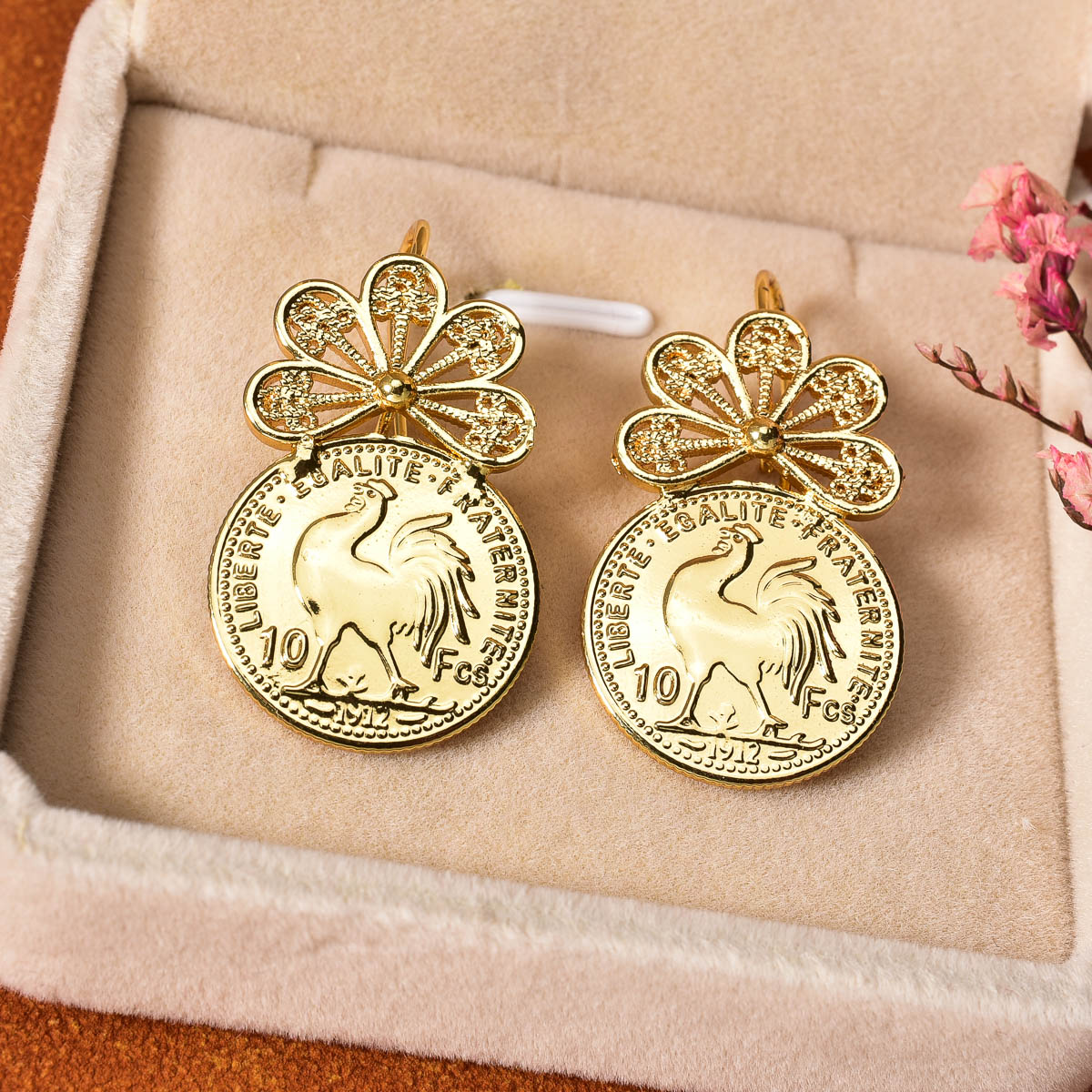 Coin Medallion Drop Stud Earri - огляд і ціна Vintage Collectible Coins