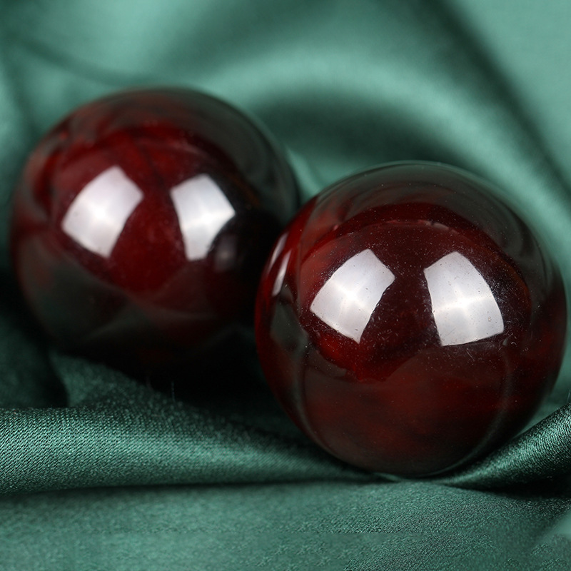 Natural Red Yak Horn Hand Exer - огляд і ціна Vintage Collectible Christmas Ornaments