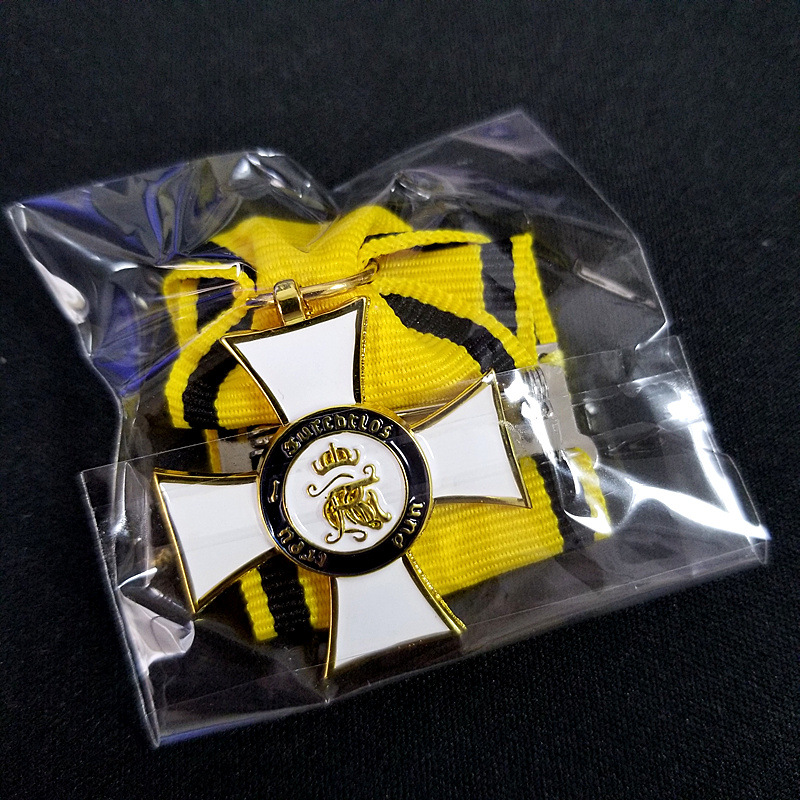 Classic Cross Medal Replica Co - огляд і ціна Collectible Vintage Brooches